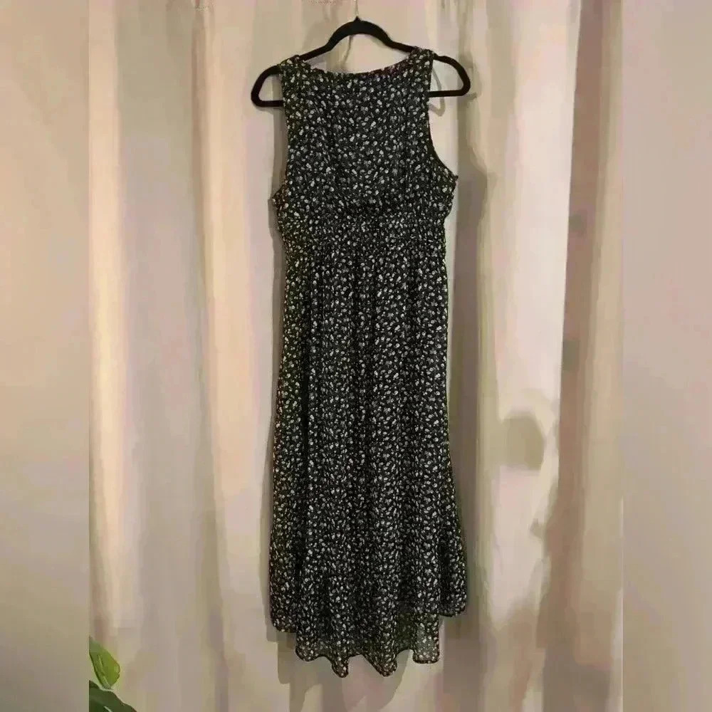 Women’s Floral Rewind Dress - Picture 3 of 9
